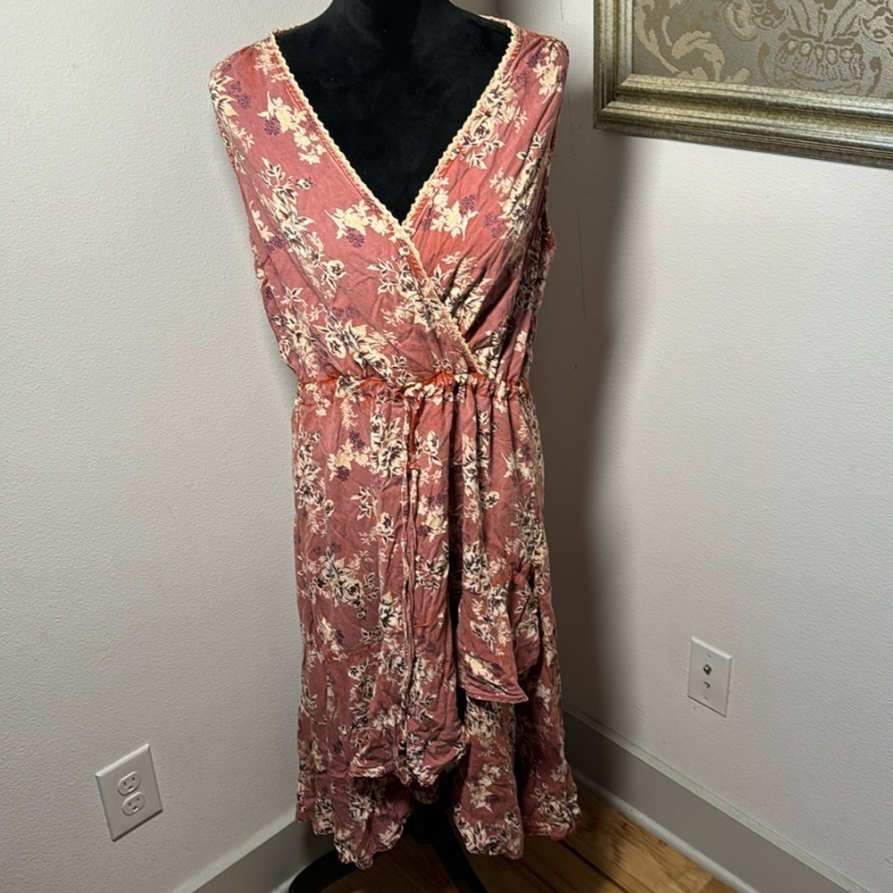 Lola P. Floral print distressed crossed top sleeveless‎ tie waist hi low dress M